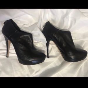 Vince Camuto Booties 6.5